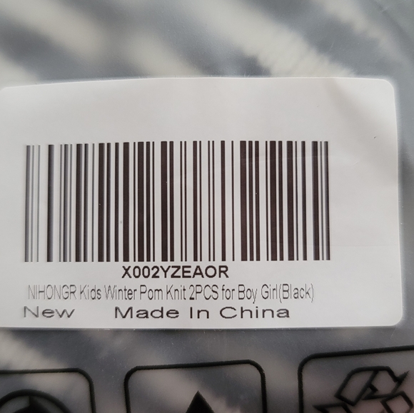 Toddler Girls Boys Black White Striped Hat & Mitten Set Pom Pom NWT Size 2T-3T - Picture 10 of 10